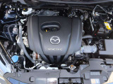 「SKYACTIV-G(ガソリン)」は、規格外の高圧縮を実現し、世界のエンジン技術者に驚きを与えました。さらに、それを維持したままノッキングの発生を抑え、熱効率を向上、走りにも寄与したエンジンです。