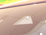 【スマートシティブレーキサポート】低速走行中に前方の車両等を認識し、衝突しそうな時は警報とブレーキで衝突回避と被害軽減をアシスト。より安全にドライブをお楽しみいただけます。