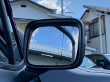 ◆ブラインドスポットモニター(BSM)【隣の車線を走る車両をレーダーにて検知。車両が死角エリアに入ると、ドアミラーのLEDインジケーターで点灯させます。】