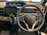 すっきりとしたハンドル周りのデザインで、運転席の操作性も良く、リラックスして運転をしていただけます。