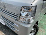 配光特性に優れ路肩まで明るく照らすハロゲンライトを採用しております。