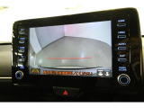 バックギアに入れると、このように後方が映し出されます!駐車の際とても安心!便利!最終確認はご自身の目と耳で必ず行ってください!