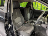 運転席まわりには十分なスペースがあり、大柄な方でもゆったり運転していただける環境です。