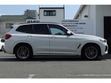 ロングホイールベース&ショートオーバーハングを採用する事で快適性と運転性能の両立を実現しています。また、エクステリアデザインがスタイリッシュに引き締まります。