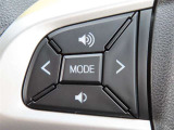 運転中、オーディオの操作をしてて、ハッとしたことはありませんか?ステアリングスイッチは、運転中でもハンドルでオーディオの操作が可能です。安全なドライブをサポートします。