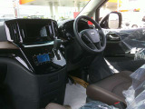 運転しやすい運転席回りにオシャレな内装になっています!長いドライブも安心で楽しさも倍増!!