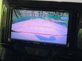 【バックカメラ】駐車時に後方がリアルタイム映像で確認できます。大型商業施設や立体駐車場での駐車時や、夜間のバック時に大活躍!運転スキルに関わらず、今や必須となった装備のひとつです!