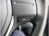 メーター内パネルのコントローラーです。燃費情報などさまざまなデータが見れますよ。