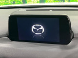 【マツダコネクトナビ】車内の雰囲気にマッチした一体型タイプのナビ。各種車輌設定やBluetooth再生等、様々な機能が楽しめます。直感的なダイヤル操作が可能で、使い勝手も良好です。