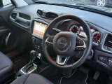 ハンドルを握れば目の前にJeepワールドが広がります!
