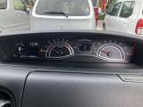 走行54,869kmです。視野の動きが少ないセンターメーターです。