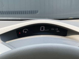 視認性の高いメーターで運転情報を的確に把握できます