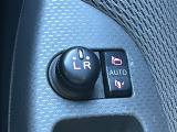 【電動格納ミラー】ドライバーの目線に合わせ、ミラーの上下左右調整が可能です