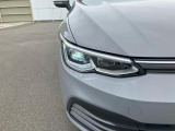 先進のIQ.LIGHT搭載 22個のLEDライトが前方の道路状況を検知し照射エリアを最大限に確保