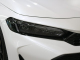 LEDヘッドライトで夜間や雨天時でも明るく照らします。