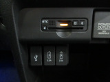 USBジャック付きです。今や標準装備になりつつあるETC車載器も装着されております。料金所を通過するときも楽々です。