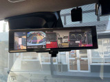 [スマートルームミラー]車両後方をミラーに映し出すため、悪天候の時でも視界は良好♪
