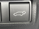 【パワーバックドア】スマートキーや運転席のボタンを押すだけでリアゲートが自動で開閉します!荷物を持っている時や、高い位置にあるバックドアを閉める際に便利な機能です♪