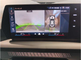 【ⅰドライブナビゲーション】文字情報も鮮明に表示する高解像度カラーディスプレイを採用。視認性に優れた地図デザインと特徴的な建造物を目印にした描写表示で現在位置を把握できます。地図データの更新も可能です