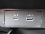 USB充電専用電源ソケットも付いています。モバイル機器などの充電専用