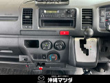 シンプルなインパネ周り。エアコンはマニュアルタイプ。