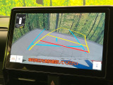【バックカメラ】駐車時に後方がリアルタイム映像で確認できます。大型商業施設や立体駐車場での駐車時や、夜間のバック時に大活躍!運転スキルに関わらず、今や必須となった装備のひとつです!
