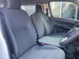 ドライバーの方と助手席の方が座るシートです。実際にお座りいただくのが、分かりやすいと思います。お気軽にご来店ください。