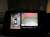 上から丸見え!アラウンドビューカメラです。お車の周りを写します。もちろん後退時には右画面に大きく表示します。