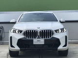 【BMWの伝統】BMWの特徴的な“キドニーグリル”は、80年以上続く伝統の形でございます。変わらないこだわりのデザインが、プレミアムブランド“BMW”を創り出します。