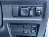 運転席のハンドル右奥側にまとめられたスイッチ群。一目で分かりやすく操作しやすいです。