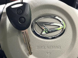 【キーレス】少し離れた場所からでもボタン一つでドアの開錠・施錠ができるのでとっても便利!ドアの鍵穴周りに傷をつけることもありません♪