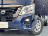最新式はLEDヘッドランプですね。瞬時に明るい光が夜間の運転をグッと楽にしてくれますよ。