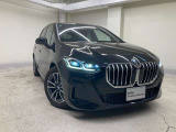 【キドニーグリル】BMWは約90年もの間、ほぼ全ての車両にひと目でBMWだと分かるこの特徴的なフロントグリルが備えられ、デザイン・アイコンとして親しまれてきました。
