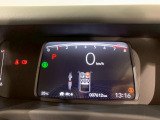 見やすいメーターに様々な情報を表示でき快適かつ安全に運転できます。