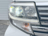 【LEDヘッドライト】悪天候や夜間走行時も良好な視界を確保し安心して運転できる高輝度LEDヘッドライトを装備!点灯速度が早く、消費電力も抑えられています。
