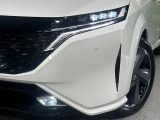 【LEDヘッドライト】悪天候や夜間走行時も良好な視界を確保し安心して運転できる高輝度LEDヘッドライトを装備!点灯速度が早く、消費電力も抑えられています。