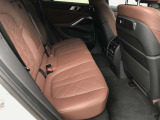BMWの大きなシートは疲れにくく、搭乗者を包み込んでくれる安心感が御座います。