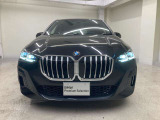 【キドニーグリル】BMWは約90年もの間、ほぼ全ての車両にひと目でBMWだと分かるこの特徴的なフロントグリルが備えられ、デザイン・アイコンとして親しまれてきました。