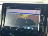 【バックカメラ】駐車時に後方がリアルタイム映像で確認できます。大型商業施設や立体駐車場での駐車時や、夜間のバック時に大活躍!運転スキルに関わらず、今や必須となった装備のひとつです!
