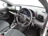 シンプルで使いやすいデザインの運転席です。