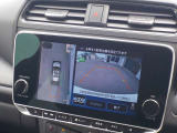 駐車枠を指定するだけで、枠の中への駐車をサポートします。パーキングアシスト装備
