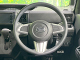 インテリアに合わせたデザインのステアリングは、運転される方のことも考え、運転しやすい形状、大きさです。是非一度、実際に触ってお確かめください。