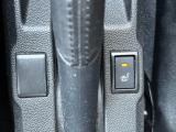 【シートヒーター】運転席にはシートヒーターを装備♪寒い冬にはシートをじんわり温めてくれてドライブも快適ですよ◎エアコンの暖房より早く温まってくれるので重宝しますよ◎