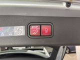 こちらの車両は「メルセデス・ベンツあざみ野」にて展示中でございます。営業時間は10:00〜18:00、年末年始以外定休日はございません。お問合せはフリーダイヤルもしくは045-904-1484までお気軽にご連絡ください。