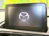 【マツダコネクトナビ】車内の雰囲気にマッチした一体型タイプのナビ。各種車輌設定やBluetooth再生等、様々な機能が楽しめます。直感的なダイヤル操作が可能で、使い勝手も良好です。