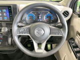 インテリアに合わせたデザインのステアリングは、運転される方のことも考え、運転しやすい形状、大きさです。是非一度、実際に触ってお確かめください。