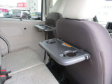 後部座席にもドリンクホルダーがあり、快適です!