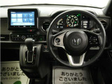 運転にかかわる様々な操作を安全に行えるように視点移動が少なく、操作性に配慮されたスイッチ類が凝縮されたコクピットです。