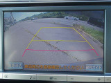 車の背後をディスプレイで確認できるバックカメラを搭載しております。駐車が苦手な方には嬉しい機能ですね♪もちろん目視での確認もお忘れなく!