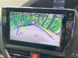 【バックカメラ】駐車時に後方がリアルタイム映像で確認できます。大型商業施設や立体駐車場での駐車時や、夜間のバック時に大活躍!運転スキルに関わらず、今や必須となった装備のひとつです!